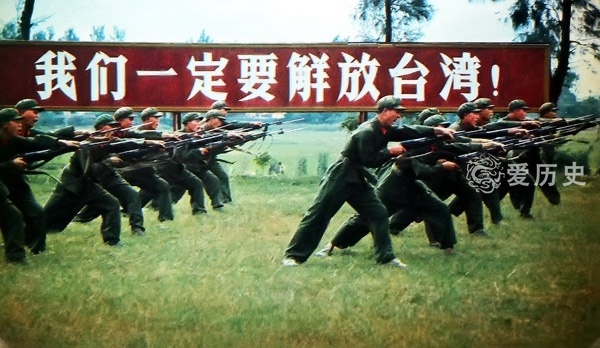 原创70年代日本人走进中国军营感叹威武之师训练场上的标语依然有效