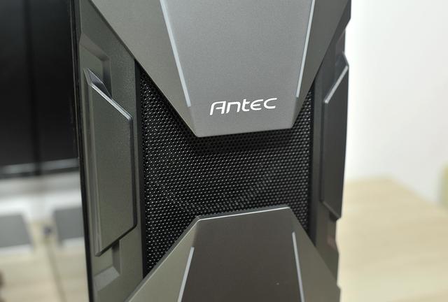 左挑右选看上了安钛克(antec)一款机箱——复仇者x(da601),这是安钛克