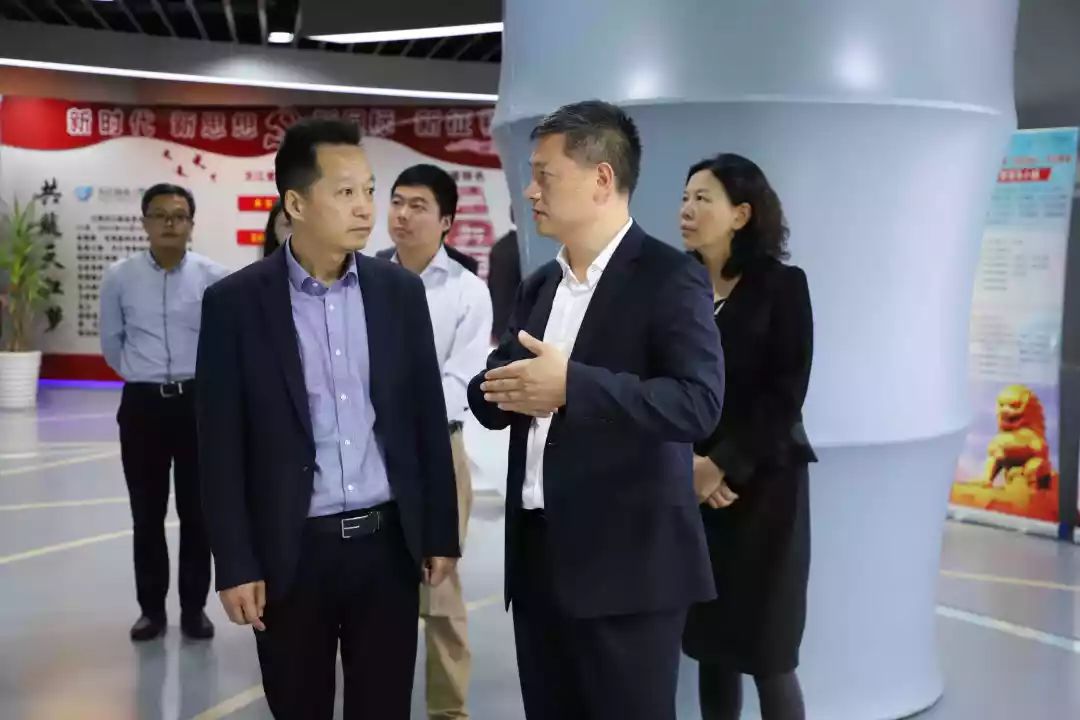 江阴市卫健委主任严军明,天江药业党委书记,总经理俞敏,研究院副院长