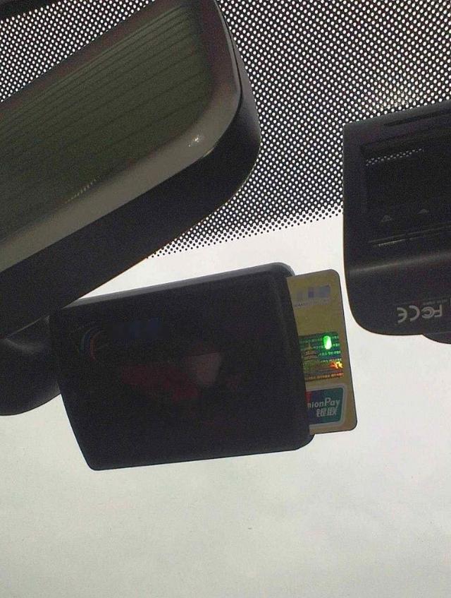 卡车应该使用ETC储值卡还是借记卡？