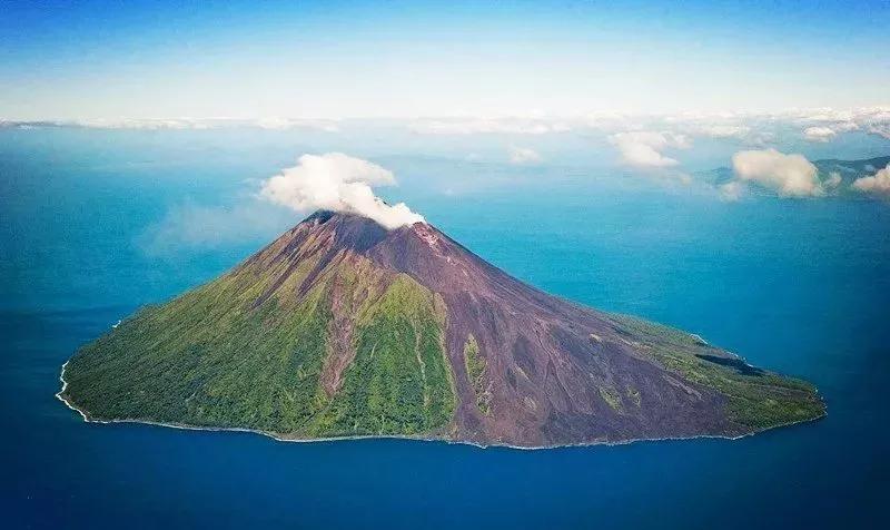 瓦努阿图另一个别名是火山岛屿,其火山地貌是在其他地方很难见到的