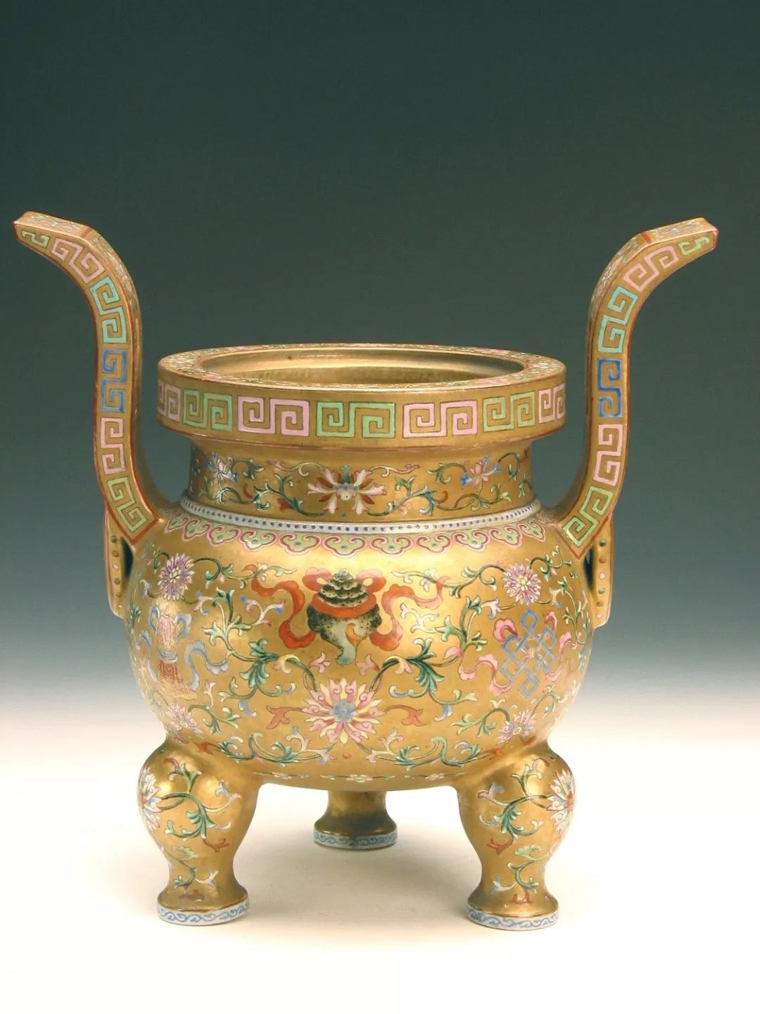 極上 天然高級素材 中国 乾隆 細密彫刻 香炉 置物 香炉 置物 中国製 極上 天然高級素材 中国 乾隆 細密彫刻 香炉