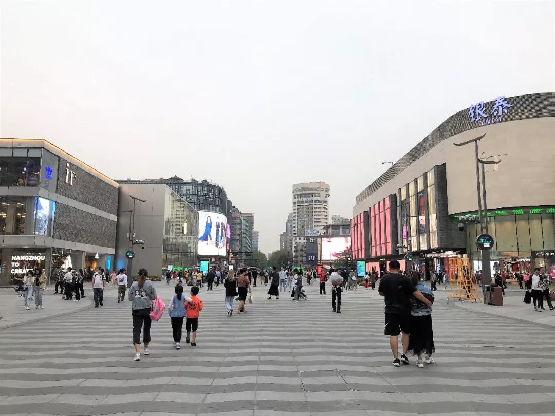 这次来到in77最大的感觉是"开阔"不少,经历4个月的调整,湖滨步行街