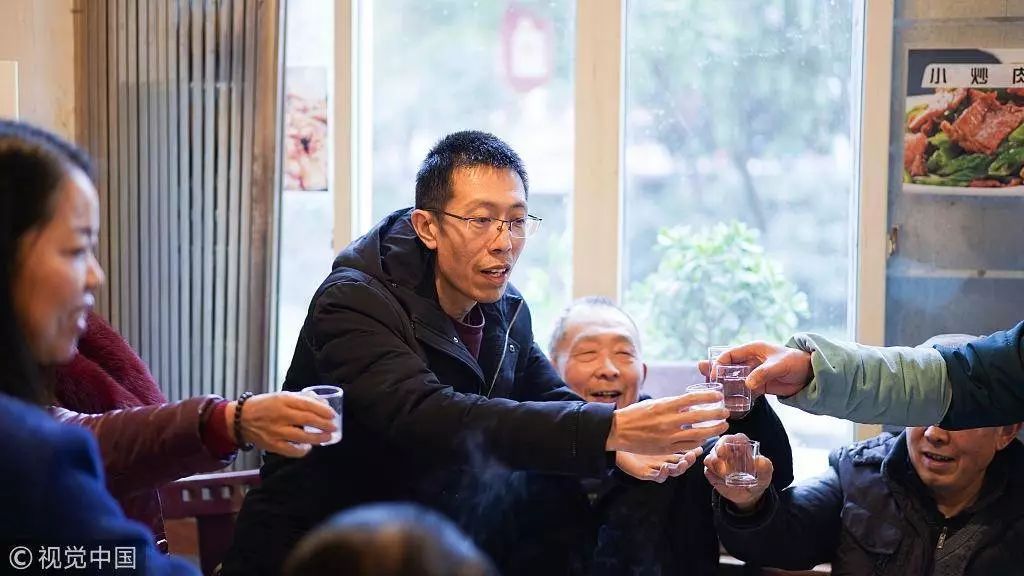 未来酱:不划拳的酒局没有灵魂,最摇滚的酒局在农村