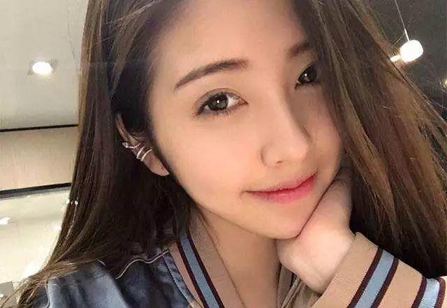 算得上是美女了,95年出生的豆得儿是一名网红,原名李惠玥,毕业于北京