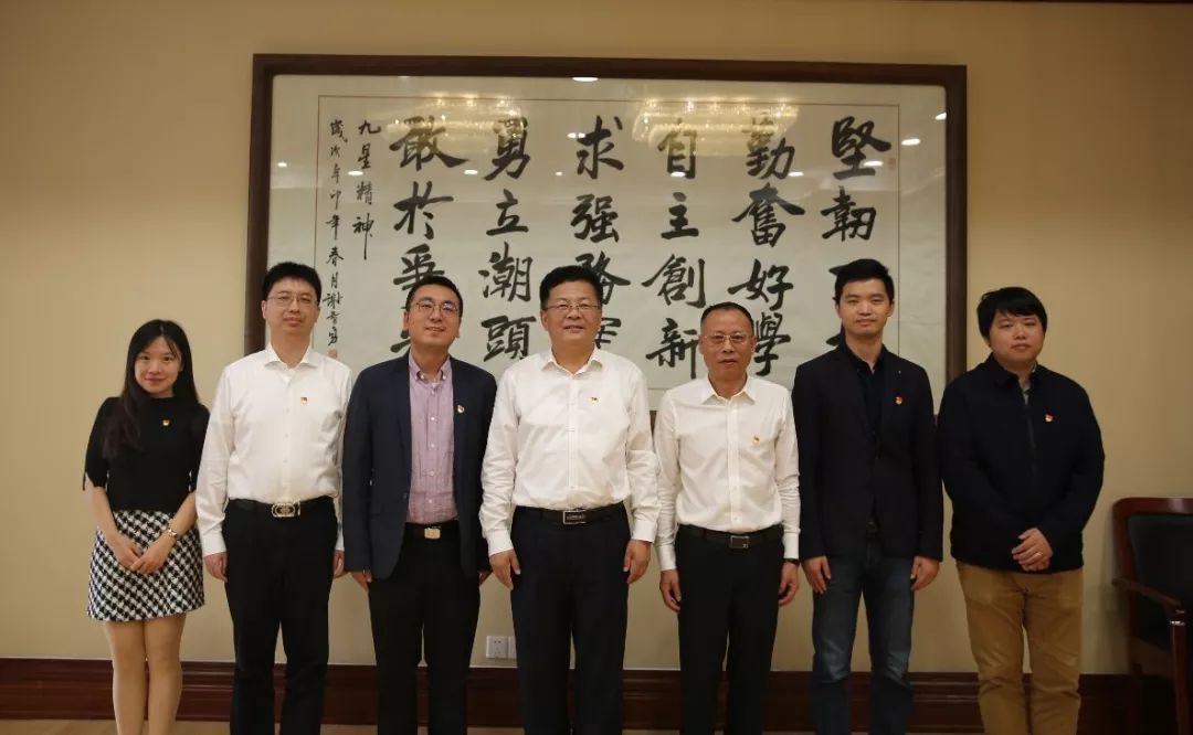 七宝镇党委书记严俊为九星村党员干部上专题党课