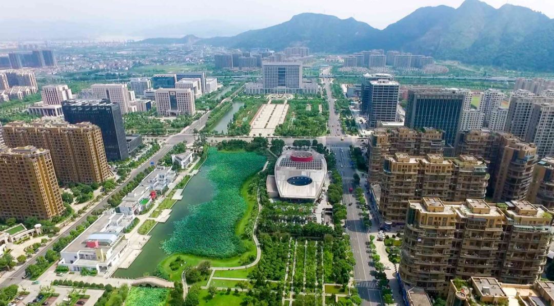 以温州高教园区为起步区,鹿城区和龙湾区为拓展区,打造世界青年科学