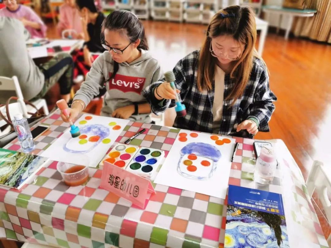 宜学曹路幼儿园创意美术活动培训好时光幼儿园