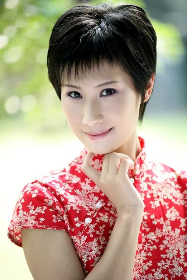 主持:樊婷婷