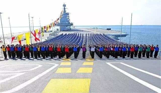 米乐 M6一天消耗十几吨食材辽宁舰官兵每天都吃什么？简直是吃货的天堂(图2)
