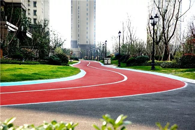 城市脚下的最美风景水性健身步道