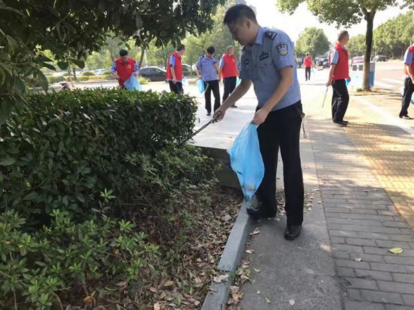 10月12日下午,兰江街道组织各村,社区主任及街道垃圾分类办相关负责人