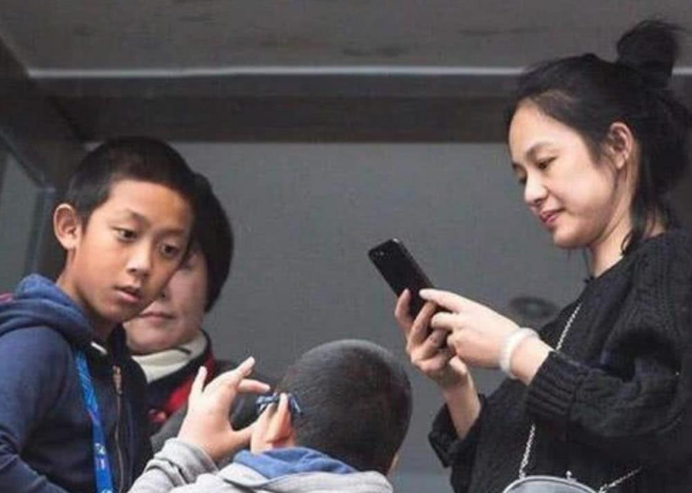 有种"神颜"叫姜文女儿,避开爸爸基因,却撞脸巅峰时期的林青霞