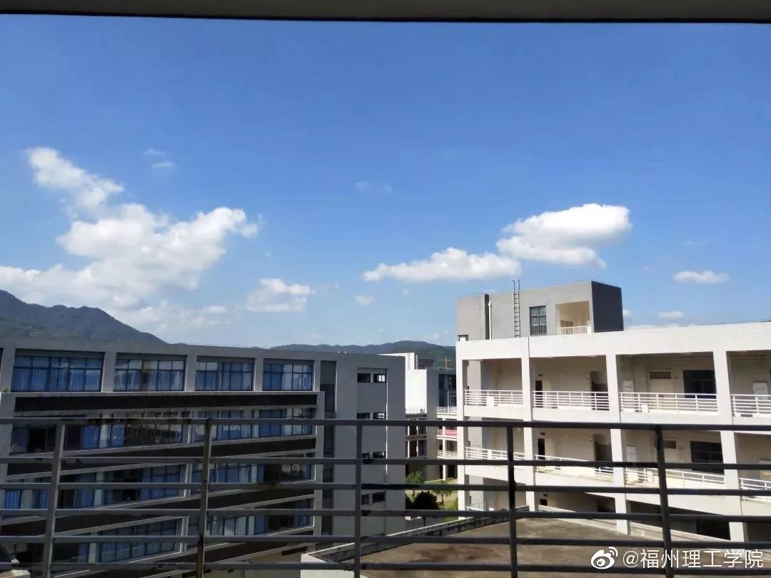 福建农林大学金山学院坐落在风景秀丽的闽江与乌龙江之间.