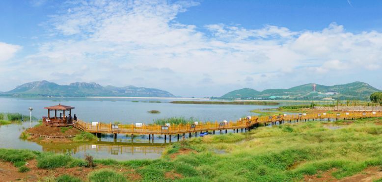 孔子湖,又称尼山水库,山东省水利厅命名为孔子湖,以前人称圣水湖.