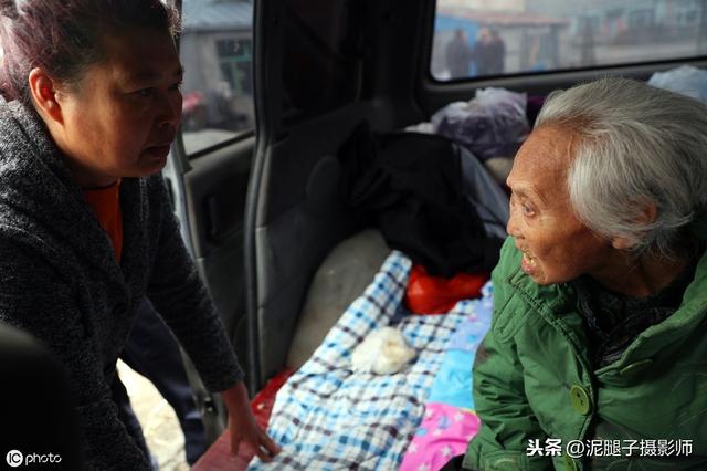 水泥房—她堂弟张树友的家,20多年前,她离家时与亲人挥手道别的地方
