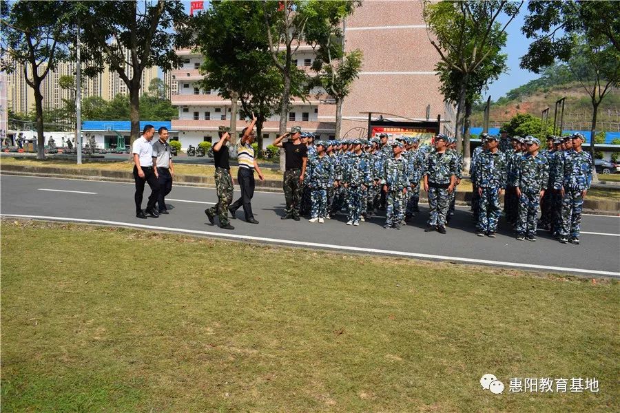 迷彩青春 追梦无悔——惠阳区职业技术学校新生国防教育活动圆满结束!