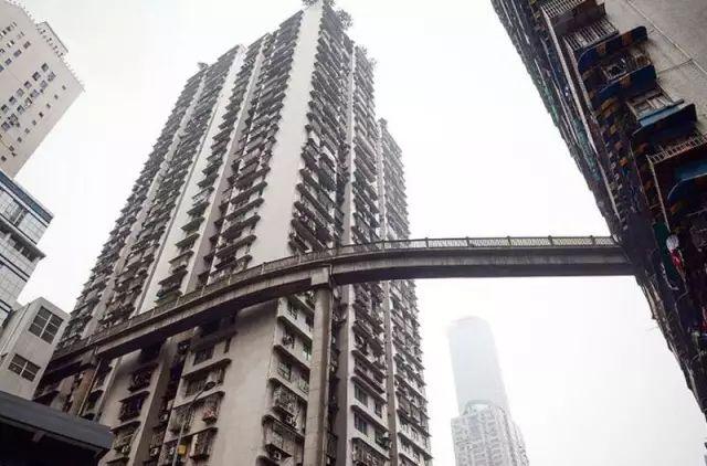 重庆再现最牛建筑楼:房中间就是断崖,地面和楼上傻傻分不清楚