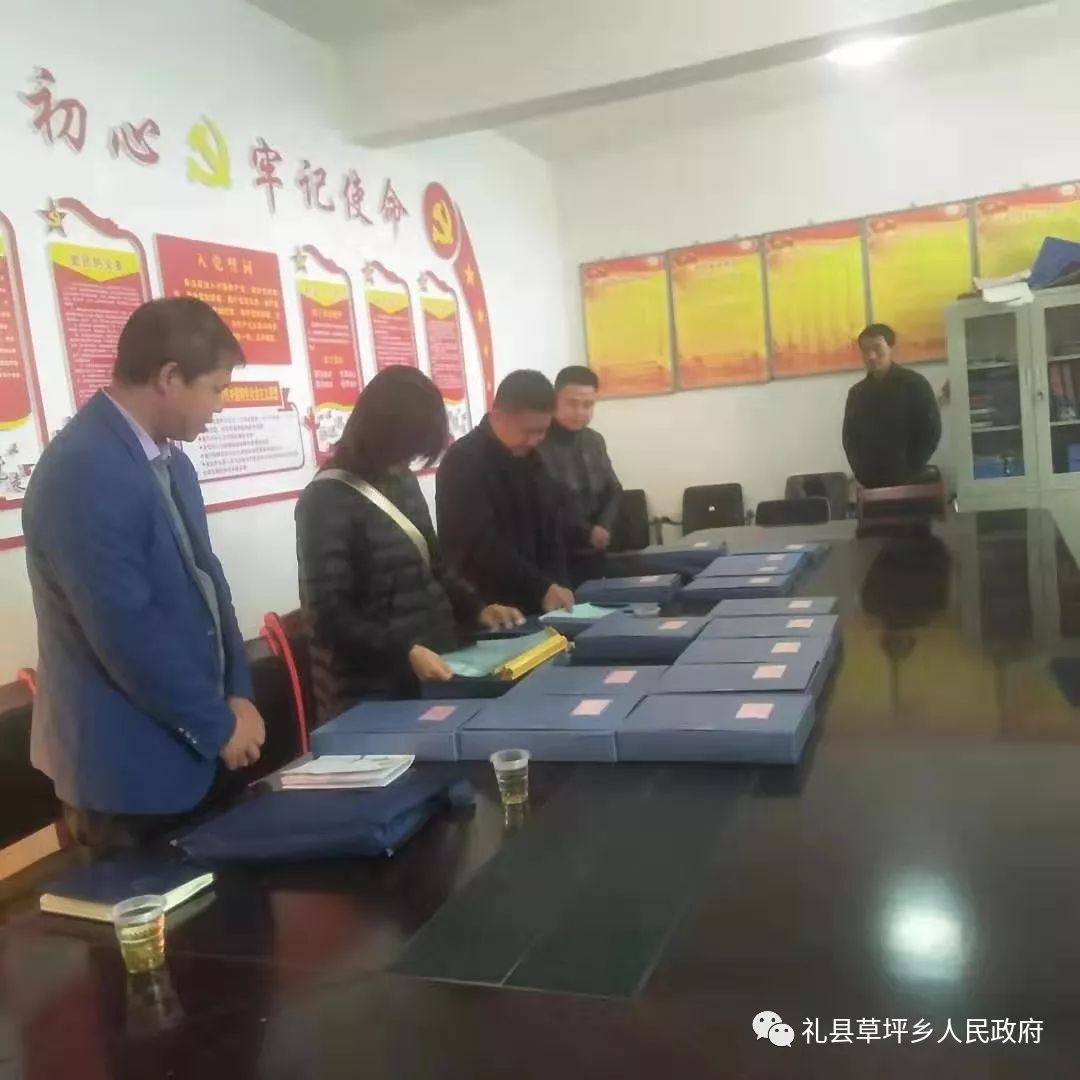 贫困人口退出6项标准_贫困山区的孩子图片