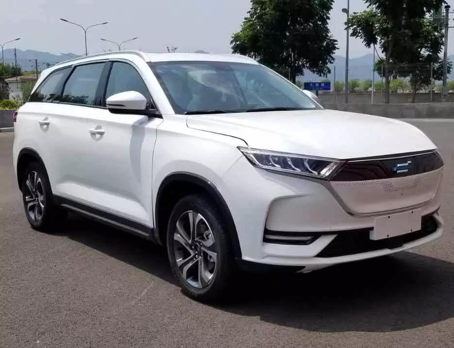 x7是长安(参数|图片)旗下首款紧凑级suv,现在又推出了纯电动版的x7