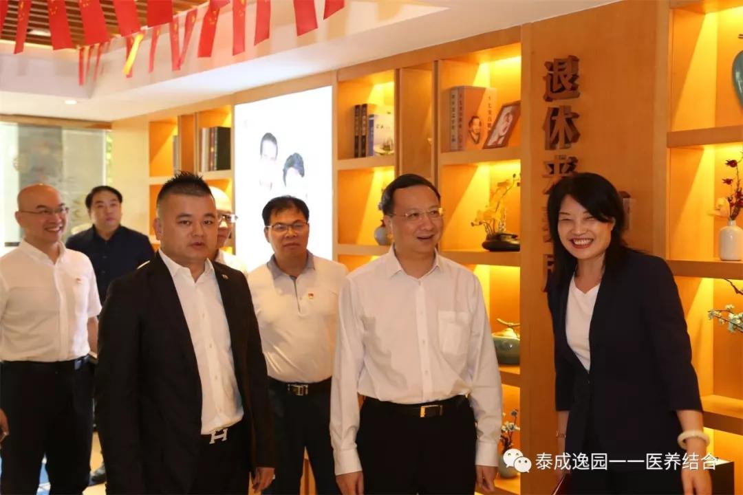 广州市越秀区区委书记王焕清一行亲临泰成越秀区养老院调研指导