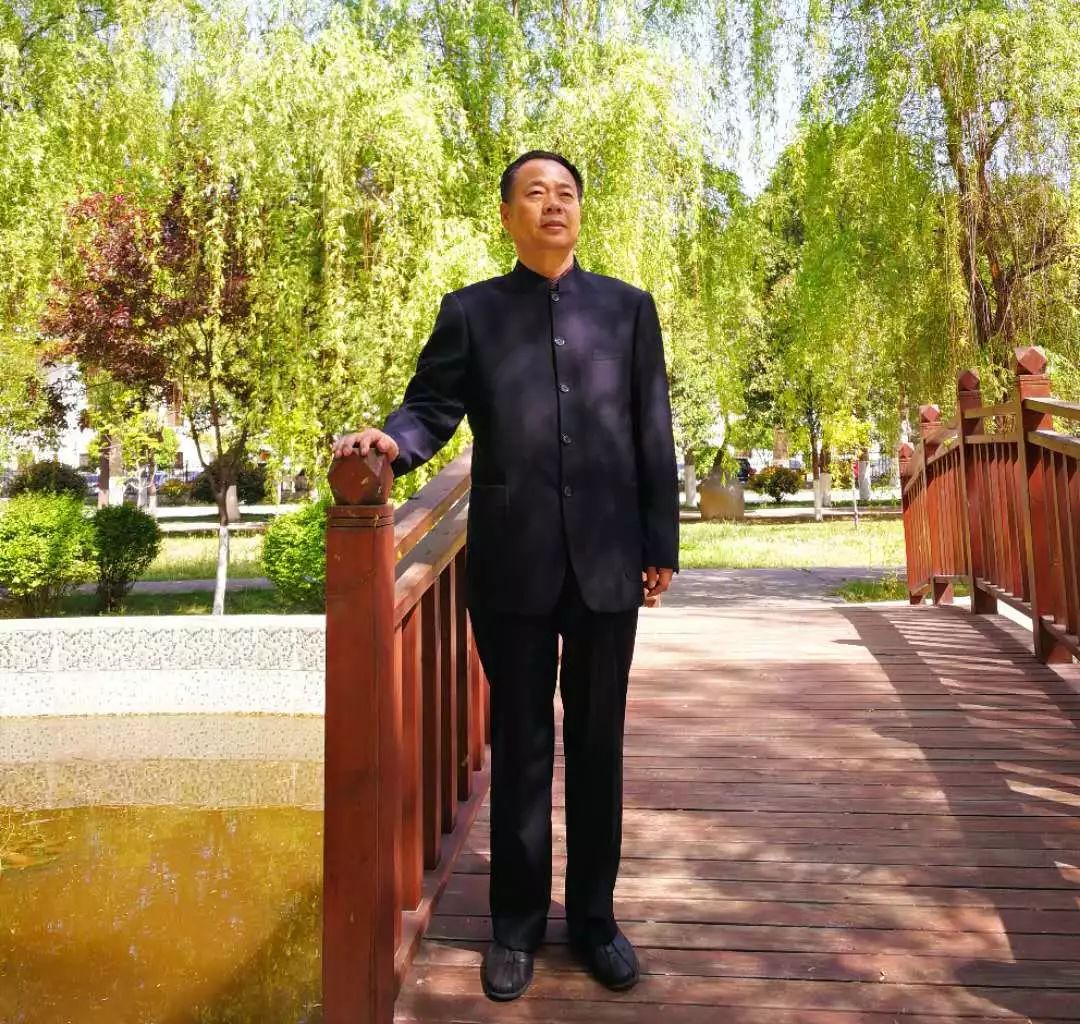 尹先生生于1954年,陕西富平人,共和国将军.