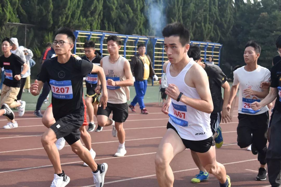 教工女子乙组1500m 刘云仙 第二名 教工男子甲组1500m 谢杭清 第十