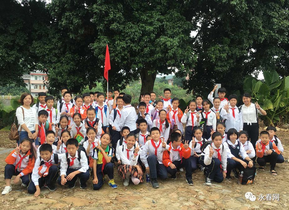 永春第三实验小学永春鹏翔小学开心玩乐的孩子们在美丽的暖阳中嬉戏在
