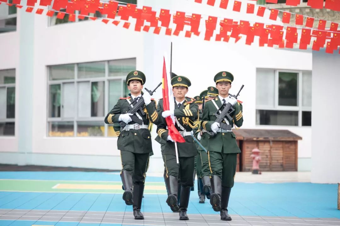 这支英气爆棚的国旗护卫队,来自行知!