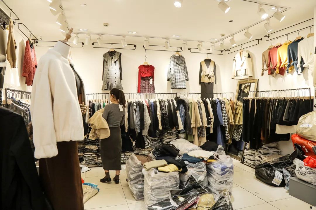 优质档口|四季青秋日缤纷美衣狂潮来袭,还愁没衣服穿?