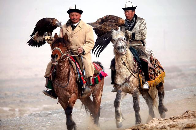 柯尔克孜族,帕米尔高原上的猎鹰部落,他们有一个4000年的约定