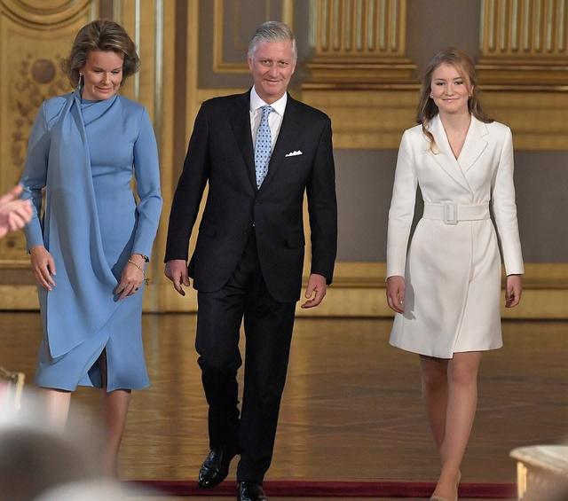 比利时举行盛大典礼庆大公主18岁生日！白裙霸气，不愧是未来女王
