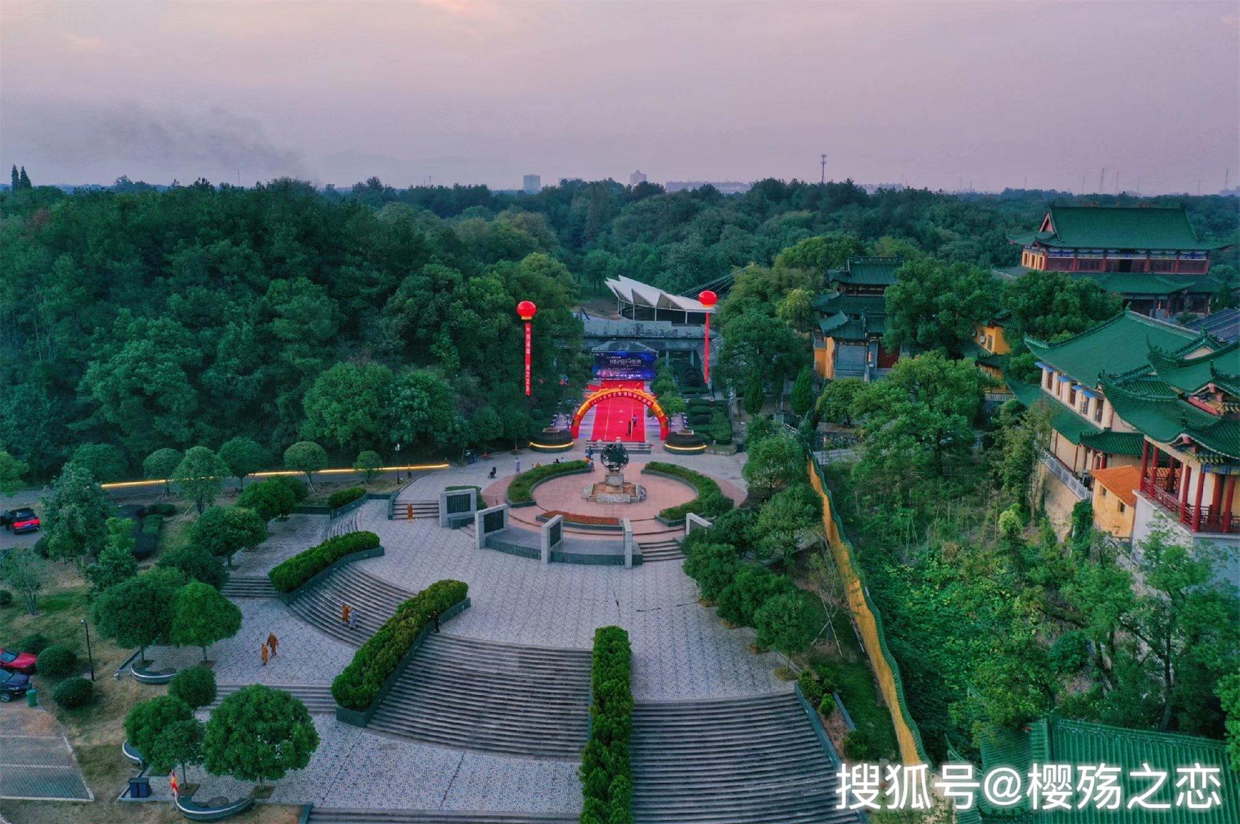 千年|活久见：你有在千年石窟里听过音乐会吗？