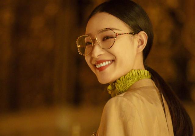 "人间gucci"倪妮,眼镜杀绝配,娱乐圈高级脸代表美人