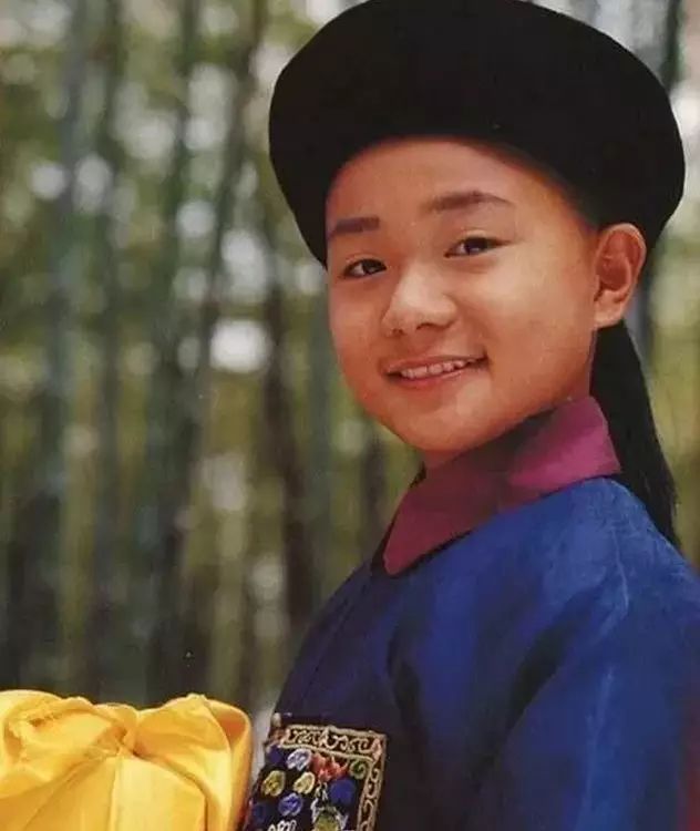 16岁那年,曹骏和舒畅主演了《宝莲灯》,这部电视剧也是很多90后的童年