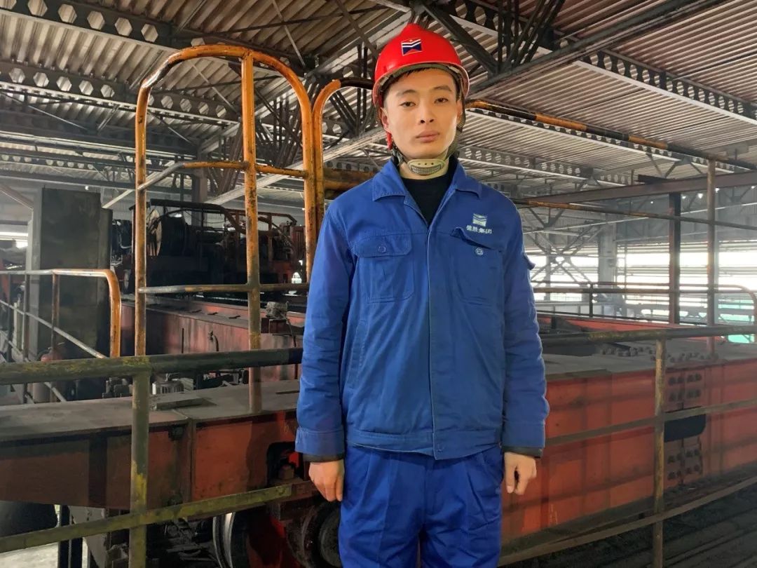 炼钢厂运行车间行车工 鲁丞鉴岗标推行初期,班组长每天班前会组织我们