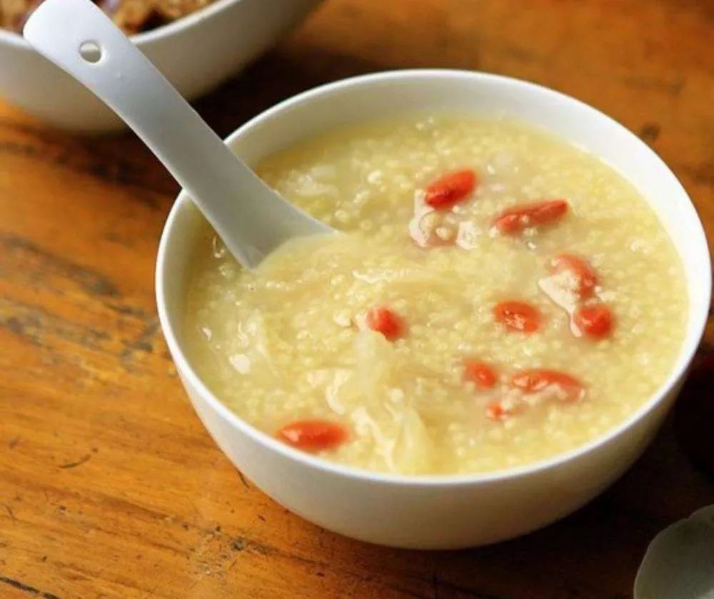推荐食谱: 银耳小米粥