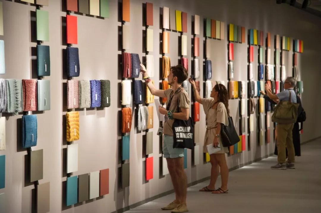 跟意大利 feel the yarn 举办行业内最顶尖的纱线展