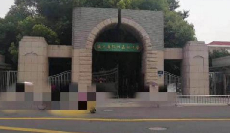 杭州女生课间坠亡，家长称说过孩子有心理障碍，校方：和我们无关