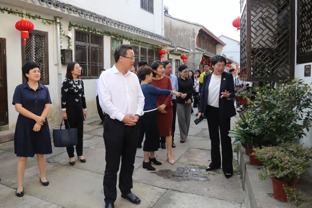 市政府副秘书长宣柏林,市妇联党组书记,主席顾卫卫,市妇联副主席张月