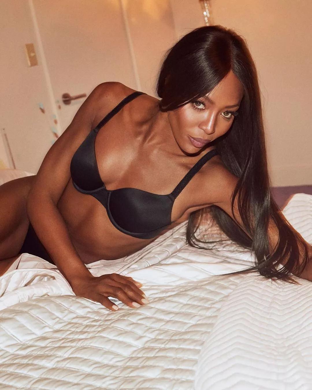 超模黑珍珠娜奥米·坎贝尔的三十年全盛时期