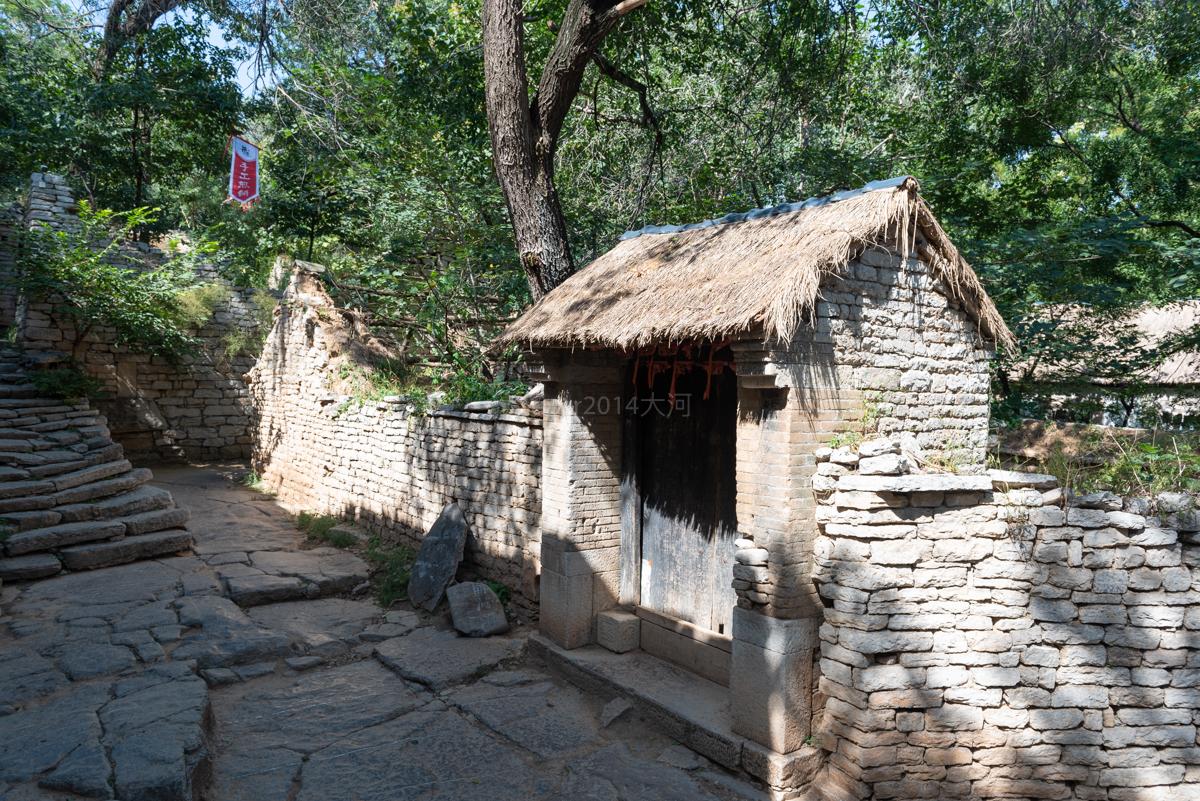 山东的特色古村,已有600多年历史,房子用石头建成