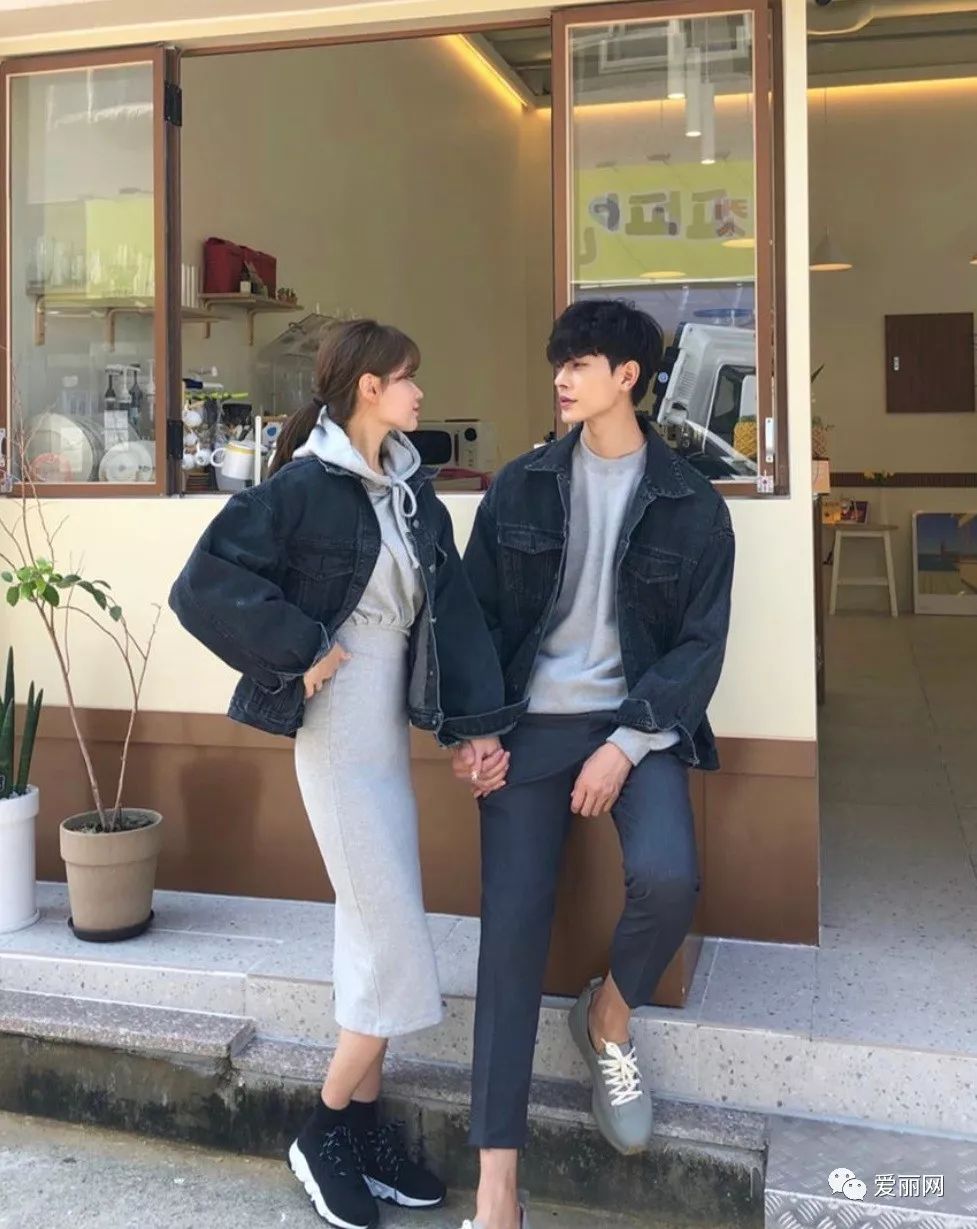 这样不会讨人厌！谁说情侣就要穿一样，来学韩国情侣甜蜜穿搭_女生