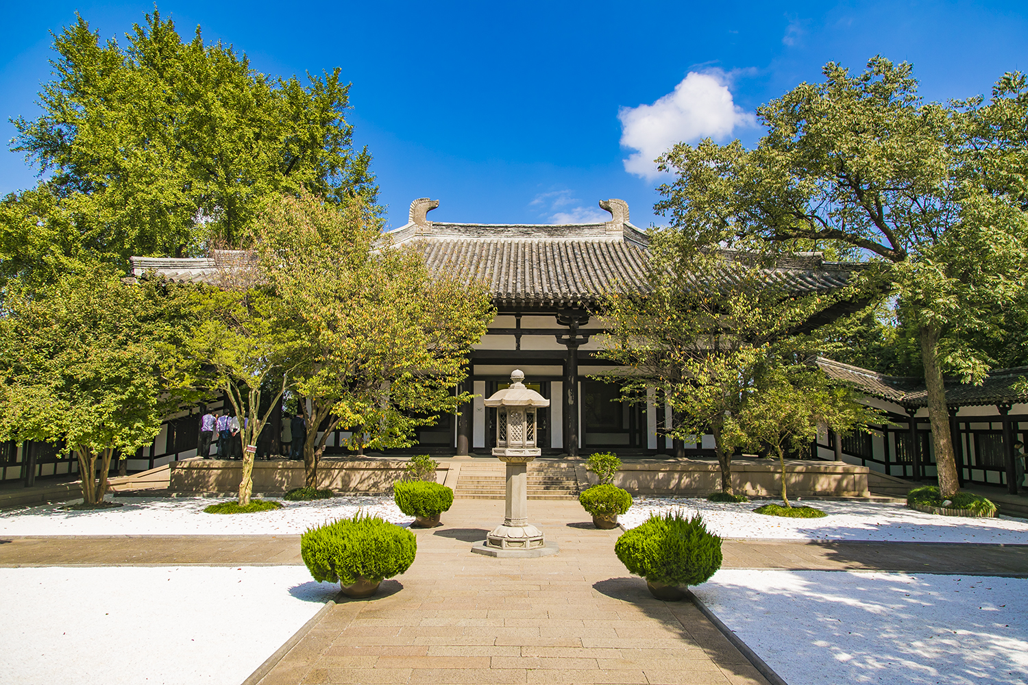 原创             江苏香火最旺的寺庙，唐代高僧鉴真在此任住持，东渡日本的出发地
