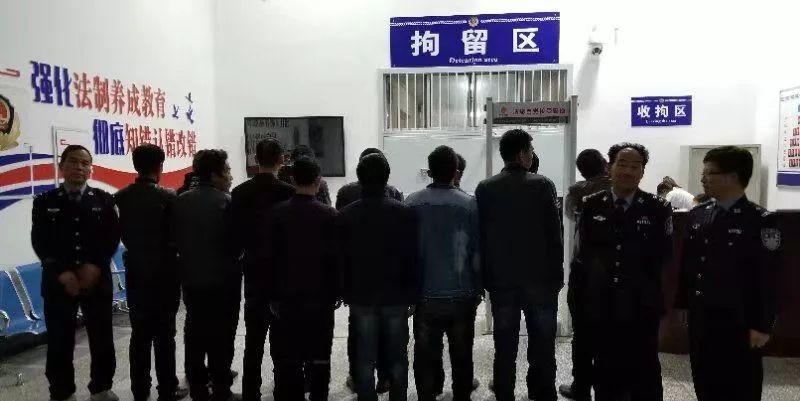 经过多日蹲点守候 于10月22日查获一吸贩毒窝点 当场抓获14名吸毒人员