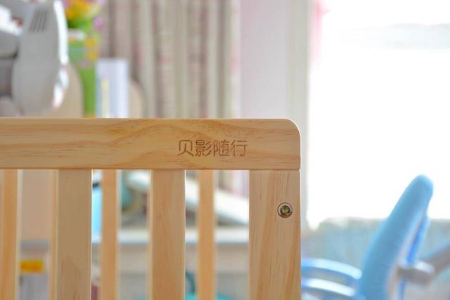阿狸桃子兔■婴儿床买还是不买？小米生态链贝影随行宝宝床拆装体验，售299元