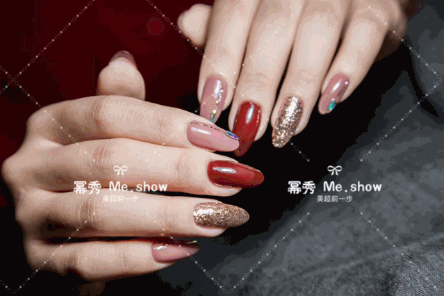 幂秀美甲采用的是源自法国的onine康醇植物甲油胶,用酒精就可以卸的