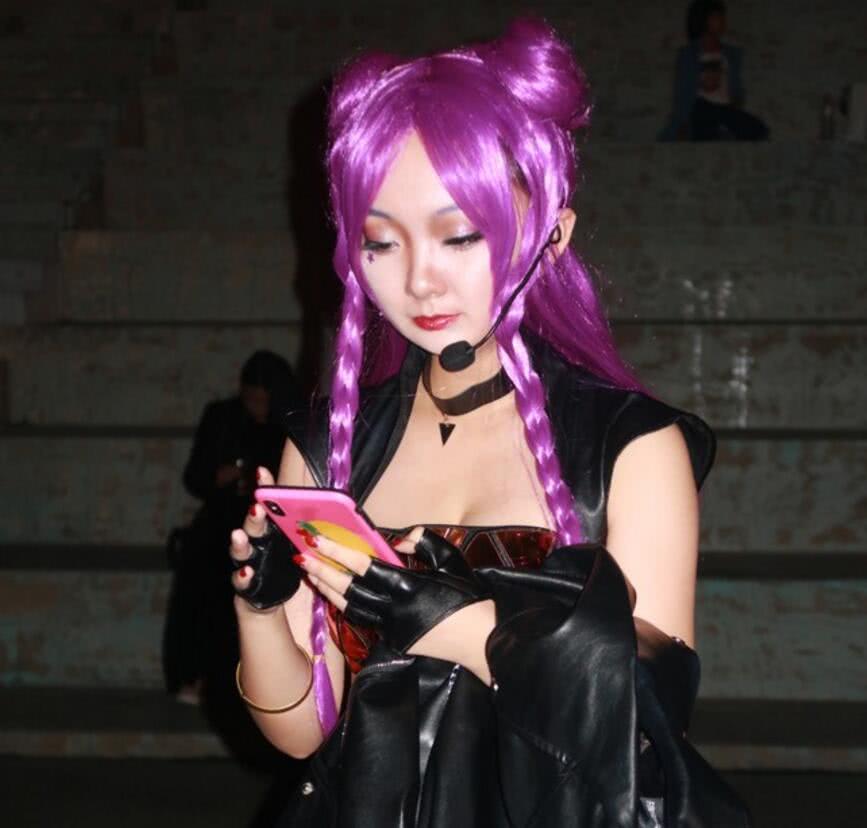 cosplay:英雄联盟 kda卡莎姿态迷人你喜欢吗