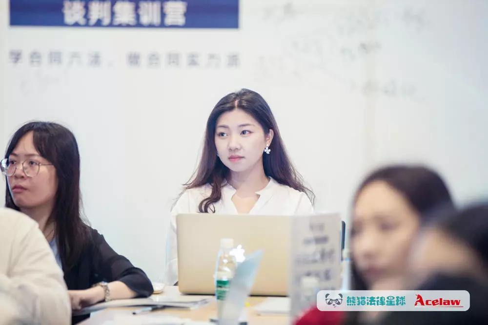 看美剧,打扑克,演小品!别笑,我们是来谈判的!