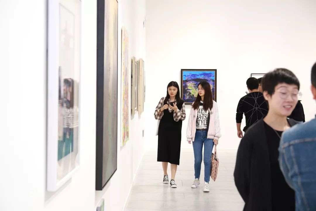展览|"移动"— 2019上海青年艺术家百人大展开幕啦!